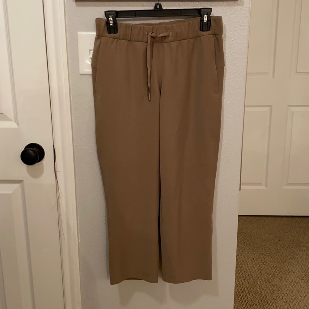 DISCONTINUED ON THE FLY PANT WOVEN CROP 23”
